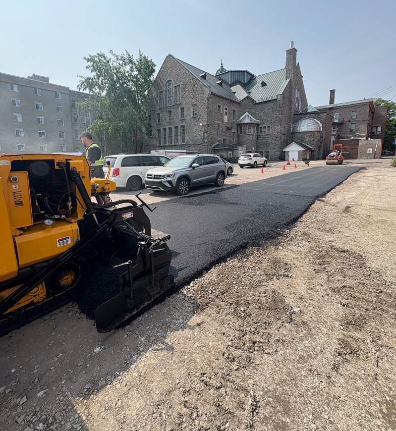Asphalt parking lot Boucherville Brossard