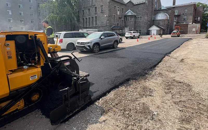 Stationnement en asphalte